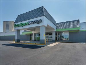 Extra Space Storage - 8185 - St Petersburg - Pasadena Avenue S