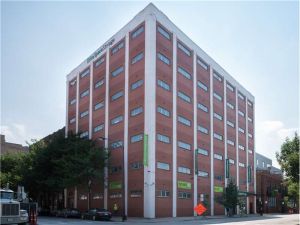 Extra Space Storage - 8382 - Chicago - W Adams St