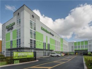 Extra Space Storage - 1403 - Hialeah - W 84th St