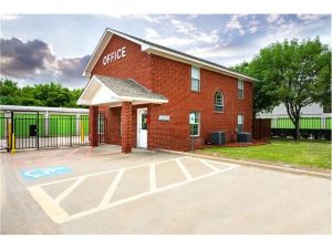 Extra Space Storage - 8701 - Dallas - Forest Central Drive