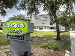 Extra Space Storage - 0545 - Tampa - W Cleveland St