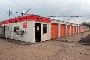Public Storage - Topeka - 710 SE 8th Ave