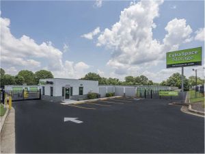Extra Space Storage - 1722 - Hickory - 18th Street NE
