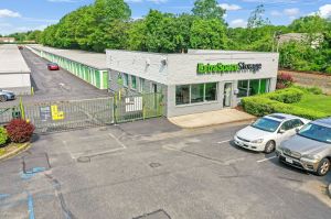 Extra Space Storage - 7665 - Holtsville - Waverly Ave