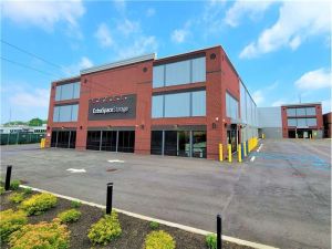 Extra Space Storage - 7782 - New Hyde Park - 4th Ave