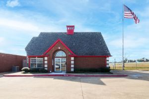 Devon Self Storage - 9108 - Interstate