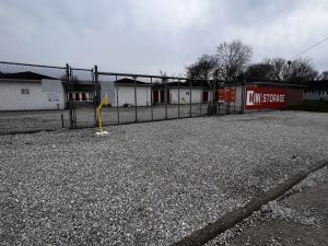 Mini Mall Storage - Nitro - 11th St