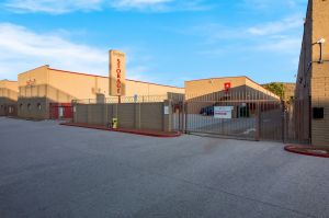 StorQuest - Riverside / Magnolia