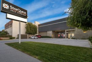 StorQuest - Tarzana / Oxnard