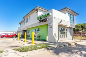 Extra Space Storage - 1539 - Van Nuys - 15101 Raymer St