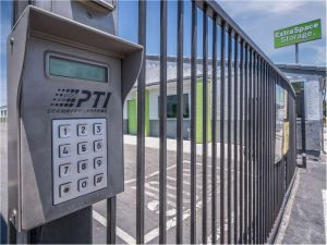Extra Space Storage - 8283 - Corona - Cota St