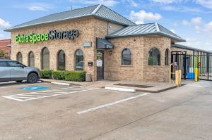 Extra Space Storage - 3200 - Houston - Jones Rd