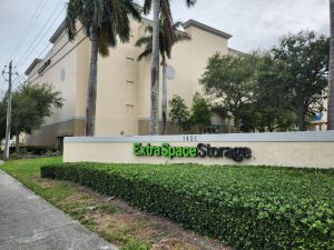 Extra Space Storage - 3358 - West Palm Beach - Mercer Avenue