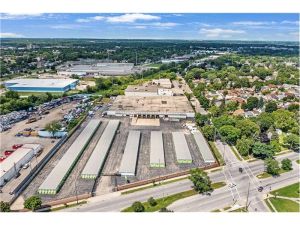 Extra Space Storage - 3501 - Milwaukee - Green Bay Ave