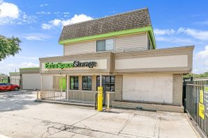 Extra Space Storage - 3565 - Tampa - Fletcher Ave