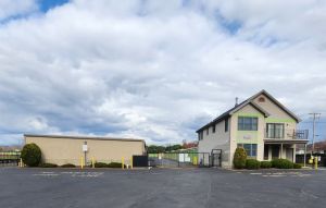 Extra Space Storage - 3614 - Jackson - 400 N County Line Rd