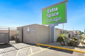 Extra Space Storage - 3850 - Phoenix - 3641 Camelback Rd
