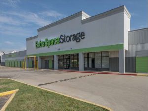 Extra Space Storage - 0586 - Wichita - E 21st St N