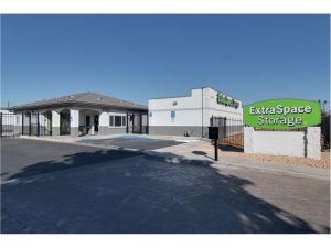 Extra Space Storage - 1833 - Hemet - Acacia Ave