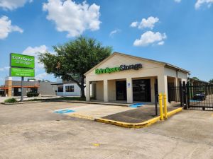 Extra Space Storage - 3290 - Deer Park - Center Street