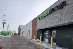 Extra Space Storage - 3876 - St Louis - Watson Rd