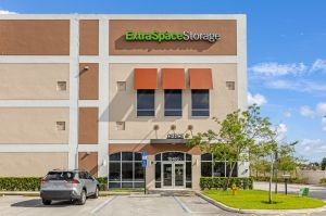 Extra Space Storage - 7575 - Pembroke Pines - 18460 Pines Blvd
