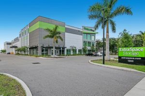 Extra Space Storage - 7781 - St Petersburg - 1855 32nd St N