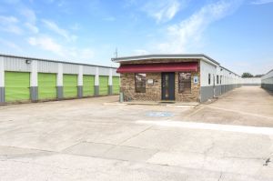 Extra Space Storage - 7797 - Baytown - Main St
