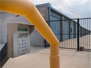 Extra Space Storage - 8527 - Hesperia - Walnut Street