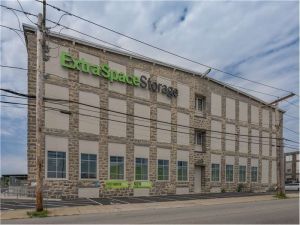 Extra Space Storage - 7064 - Fall River - Quequechan St