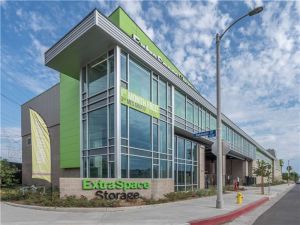 Extra Space Storage - 7274 - North Hollywood - Troost Ave