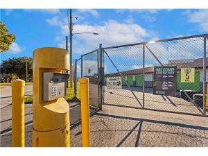 Extra Space Storage - 7459 - DeLand - N Spring Garden Ave
