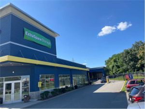 Extra Space Storage - 6194 - West Roxbury - Rivermoor St