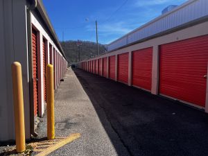 Mini Mall Storage - Nitro - 4131 1st St