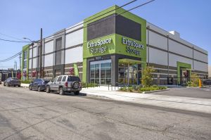 Extra Space Storage - 6207 - Reseda - Gault St