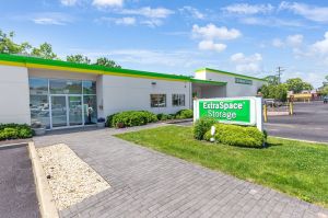 Extra Space Storage - 2074 - Glen Cove - 88 Hazel St