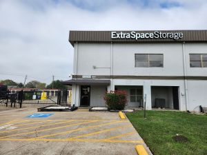 Extra Space Storage - 6385 - La Porte - W Fairmont Pkwy