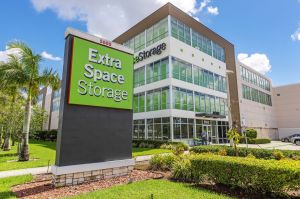 Extra Space Storage - 7853 - Davie - University Dr