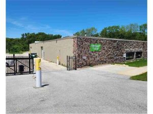 Extra Space Storage - 6443 - Brookfield - N Calhoun Rd