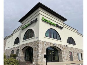 Extra Space Storage - 7440 - Clayton - Clayton Blvd