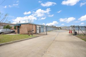 American Premier Storage - 2141 Woodland Way, Jackson, MS 39209