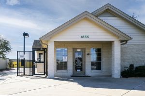 Devon Self Storage - 9222 - FAIRWAY PLAZA