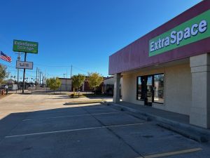 Extra Space Storage - 6615 - Moore - NW 27th St