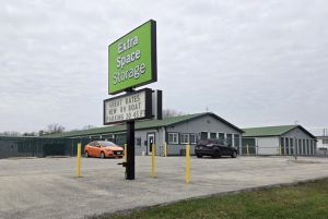 Extra Space Storage - 6698 - Beach Park - N Lewis Ave