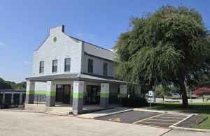 Extra Space Storage - 2232 - San Antonio - 8762 Huebner Rd