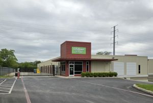 Extra Space Storage - 6876 - San Antonio - Mainland Dr