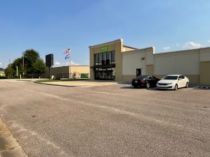 Extra Space Storage - 5003 - Montgomery - 200 S Arrowhead Dr