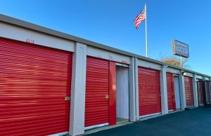 Leonard's Lockers Self Storage