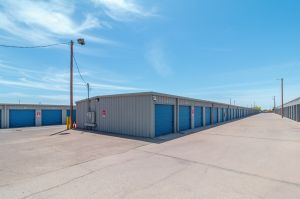 10 Federal Storage - Lexington Dr