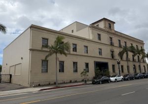 Extra Space Storage - 6986 - Santa Barbara - W Canon Perdido St